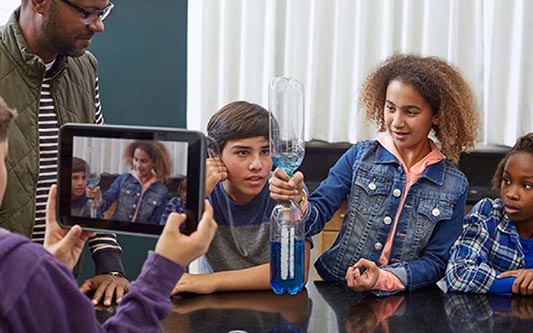 kids using HP laptops